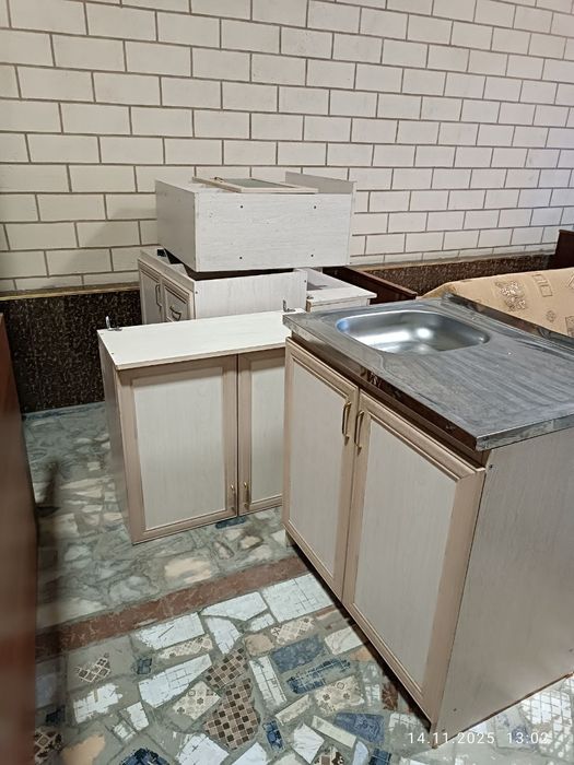 Кухонная гарнитура сотилади