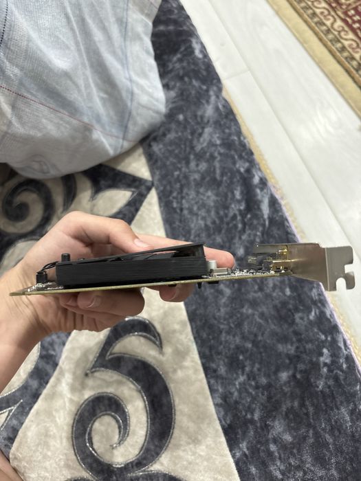 Продаю видеокарту Gigabyte с одним вентелятором