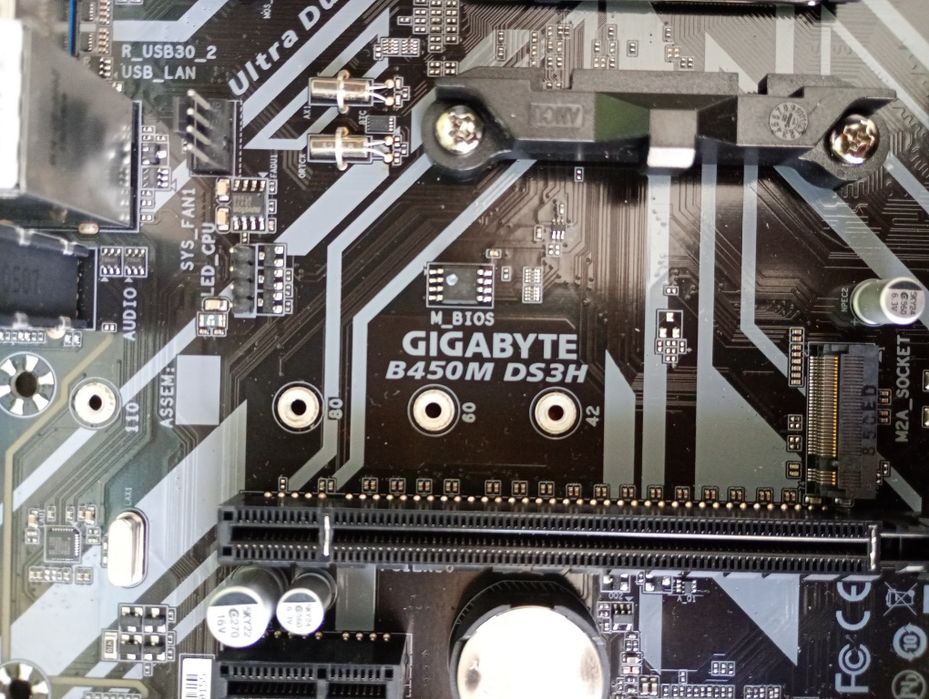 Placa de baza Gigabyte B450M DS3H