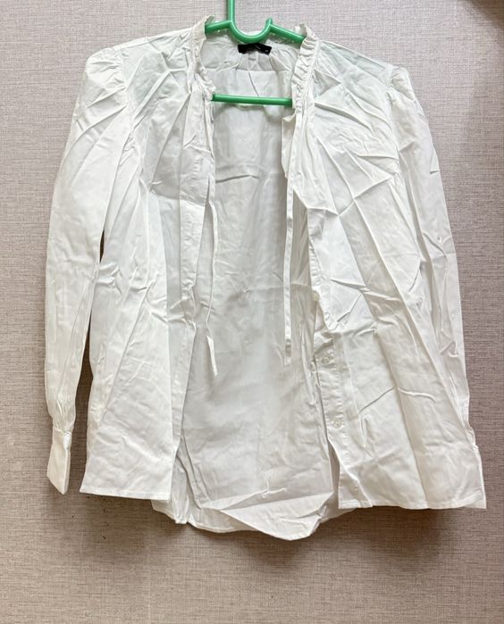 Белые рубашки разного размера