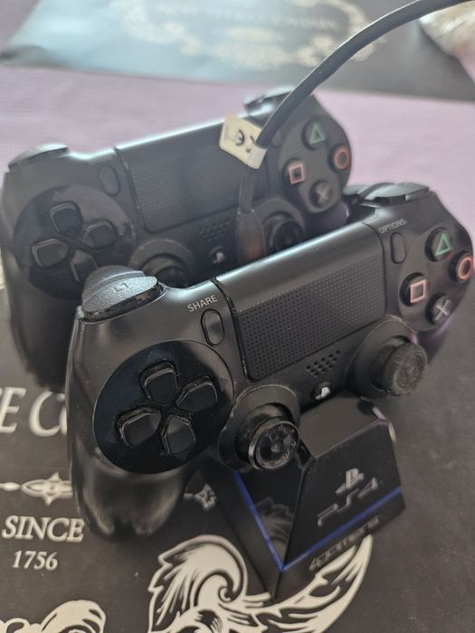 Sony PlayStation 4 (PS4) + 2 Джойстика + 23 Игри!
