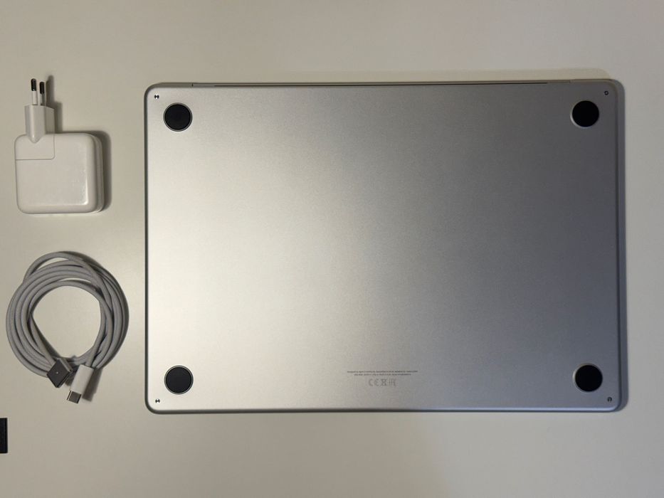 MacBook Air M2 15" 8GB/256GB Silver