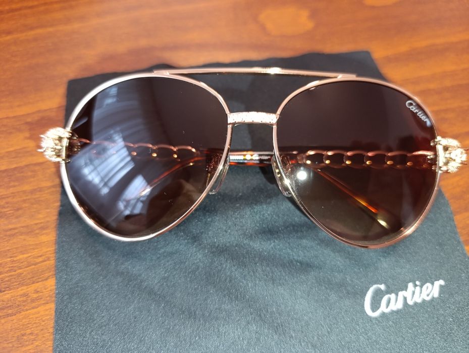 Дамски слънчеви очила Cartier.