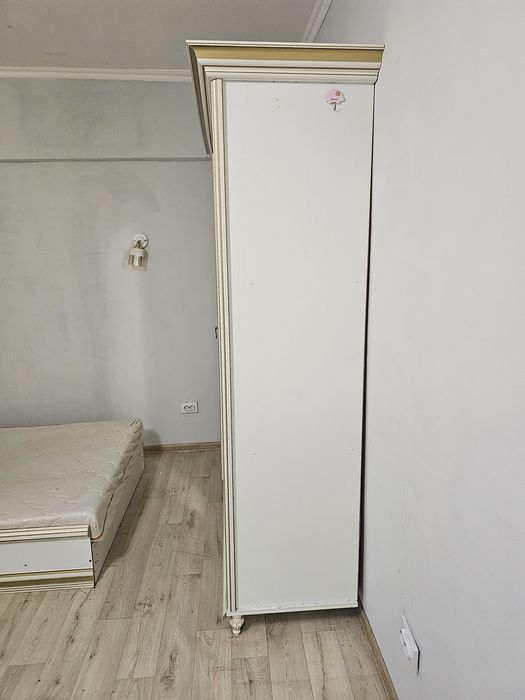 Продаётся кровать + шкаф