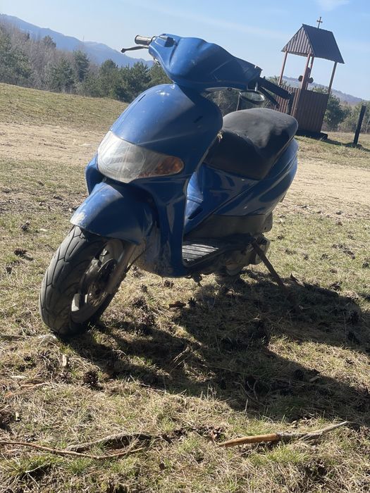 Vand scuter 2t trage foarte bine mai multe detali im pv!