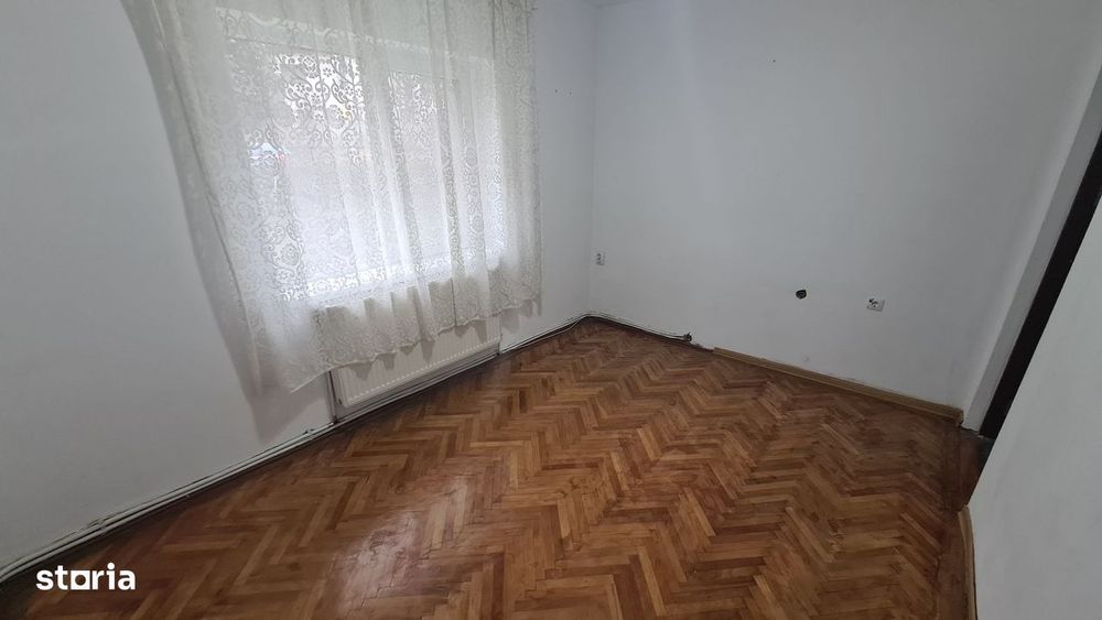 Apartament cu 2 camere de vânzare în Curtea de Argeș.