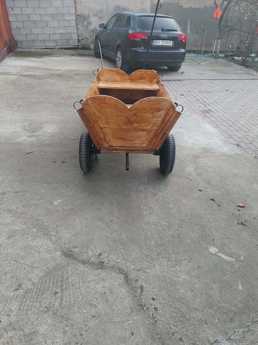 Vand căruța din imagine sau schimb  cu purcei