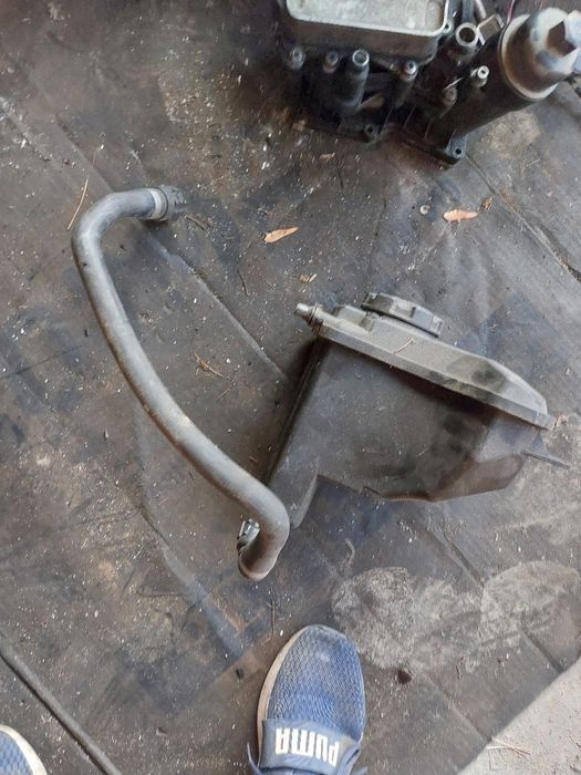 Казанче антифриз е90 е91 бмв  2.0д 184кс bmw e90 e91 2.0d