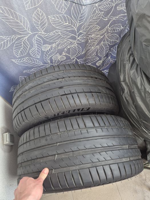 3 bucăți anvelope vară 245/40/R19 si 275/35/R19 Michelin Pilot Sport4 RunFlat