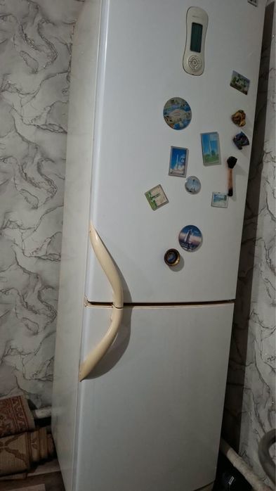 Продам холодильник белый lg