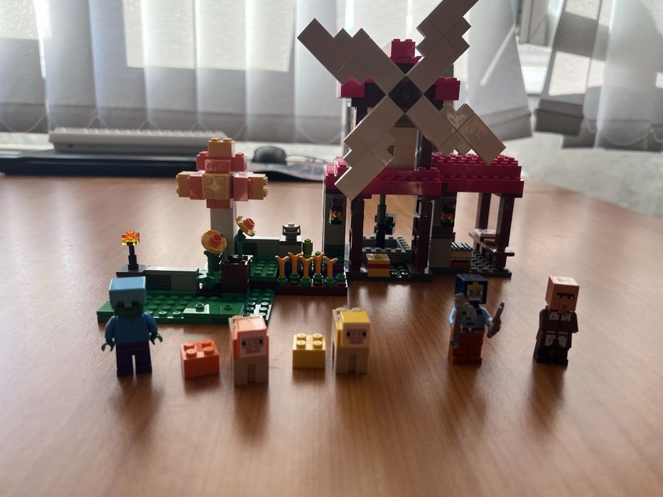 Seturi Lego Minecraft originale și retrase!