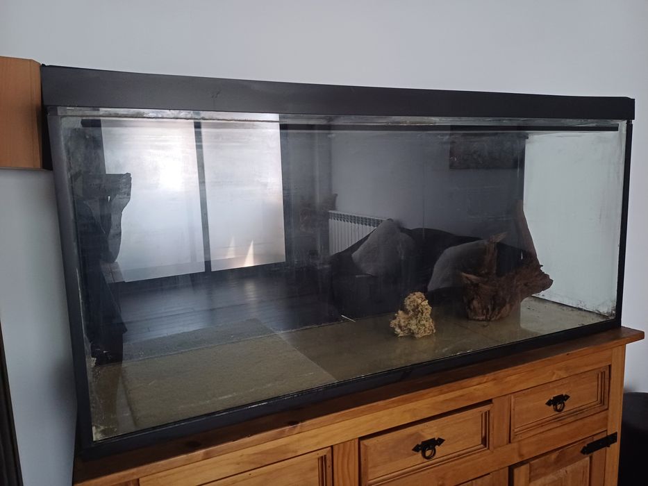 Vând acvariu 400 litri