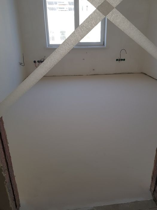 Nalivnoy pol. Laminant, tarket, kavralon