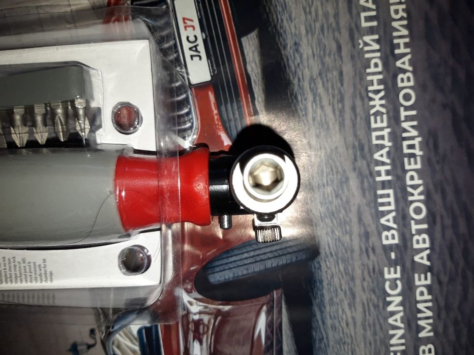 Отвёртка с битами.