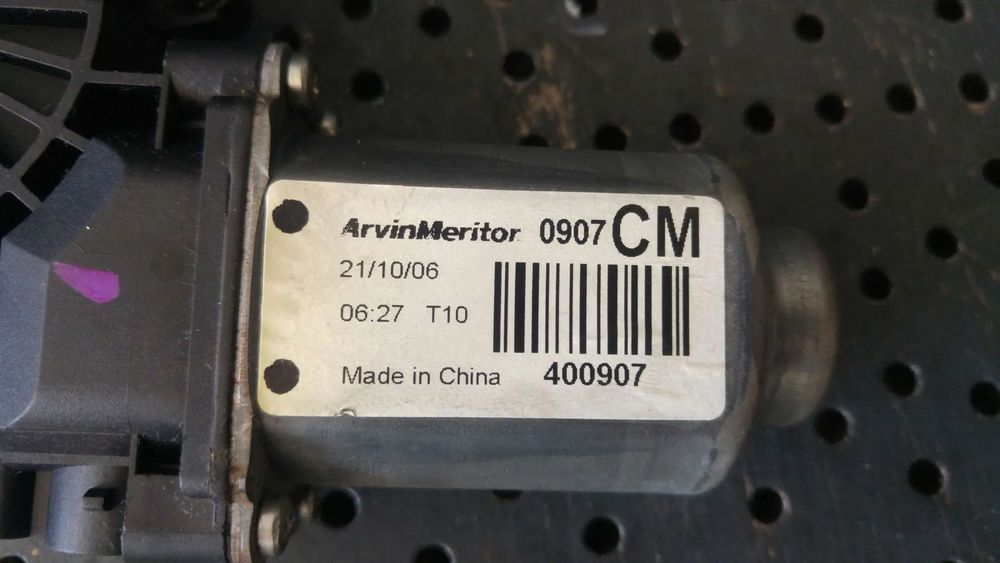 Motoras macara stanga fata hyundai santa fe 2 cm 0907cm