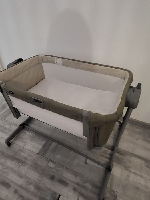 Patut bebelusi Chicco next to me