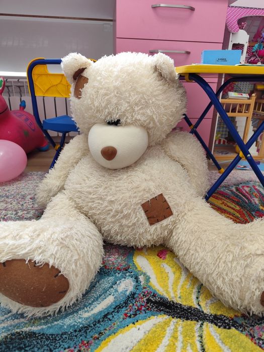 Большой медведь игрушка