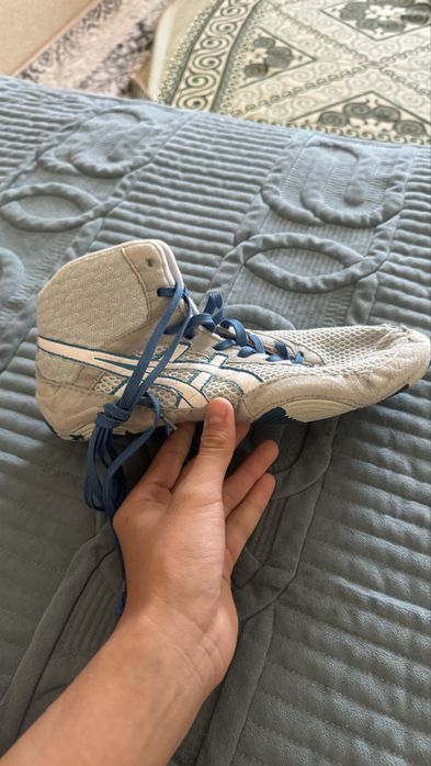 Продам борцовки ASICS