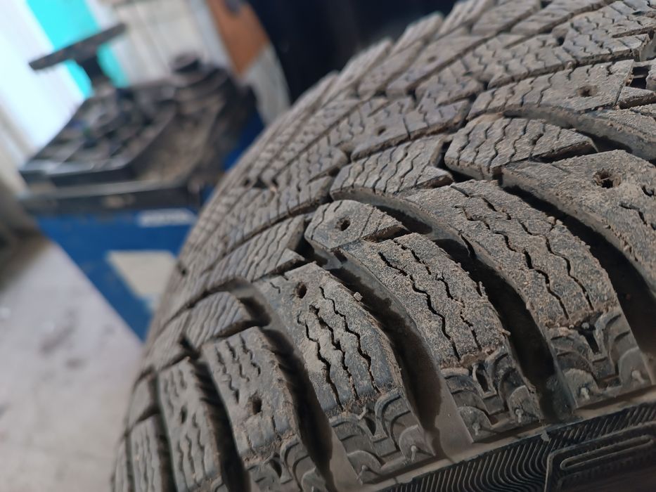 Продам резину Maxxis
