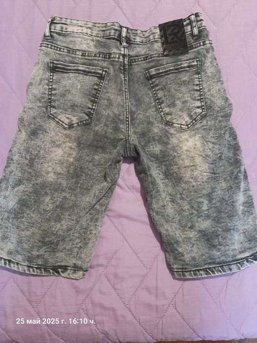 Къси дънки момче