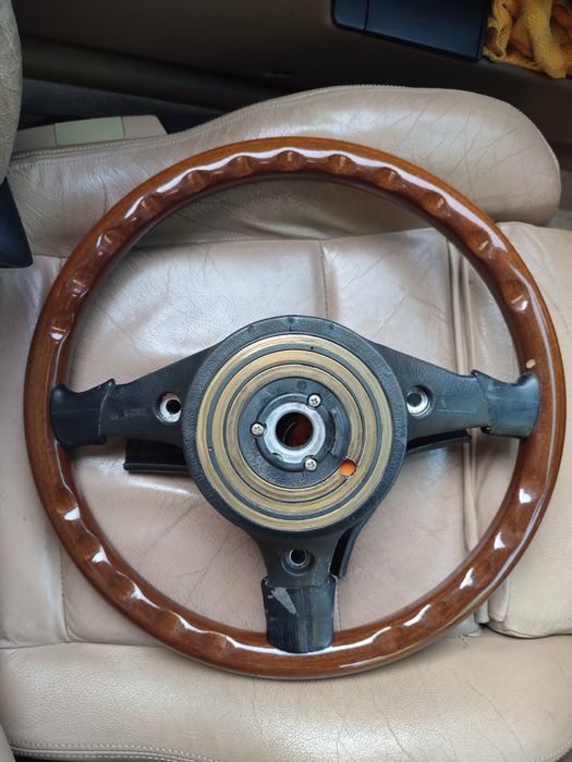 Деревянный руль на БМВ Е32 Е34 Е36 Е38 Е39
