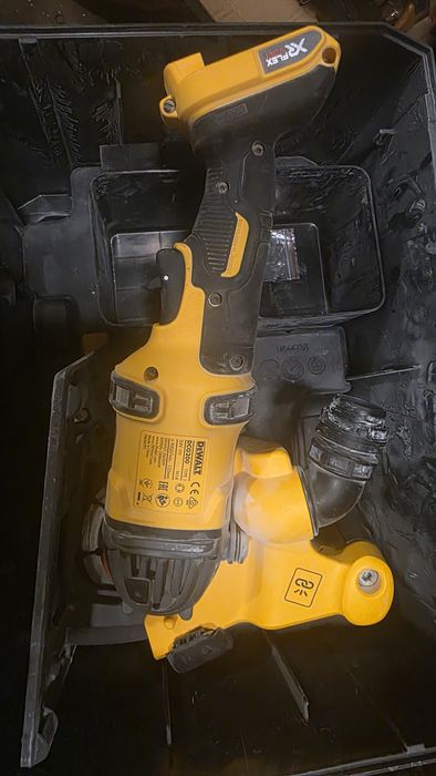 Срочно! Штроборез DeWALT DCG200NT-XJ
