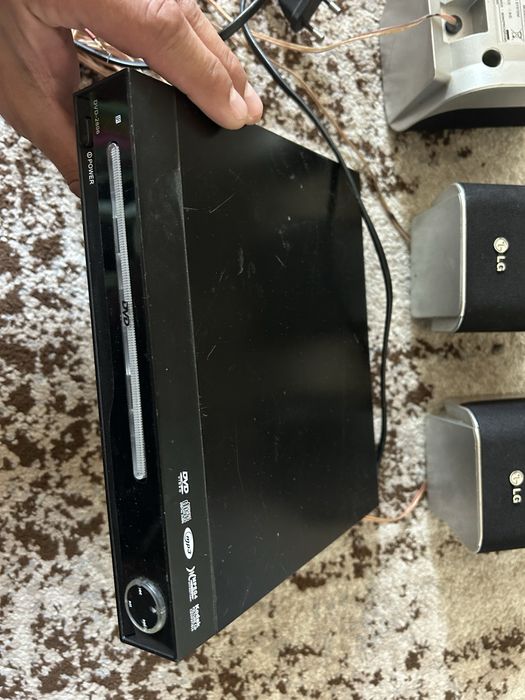 2 seturi de sateliti Pioneer 75w 6 ohmi si LG 60w 6ohm +Mp3 player/DVD