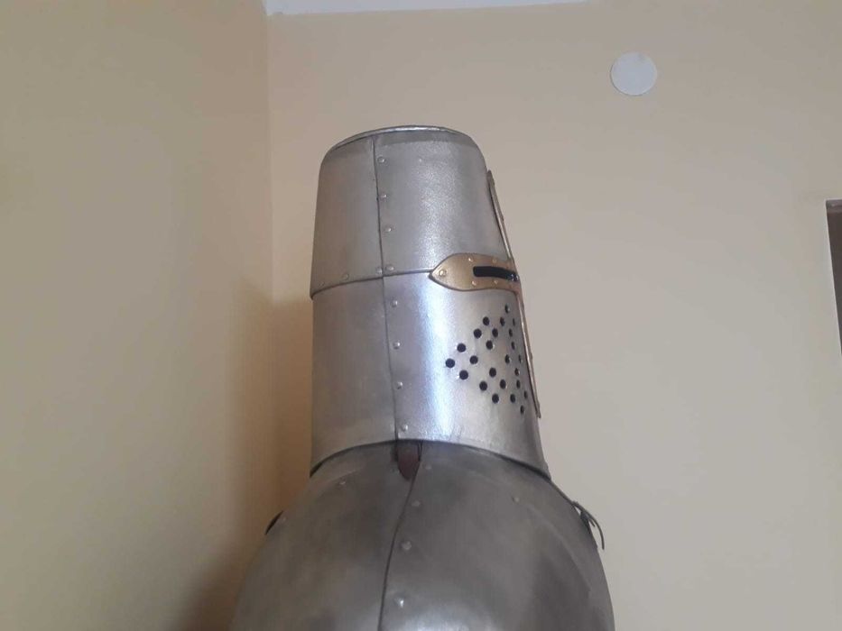 Рыцарь-крестоносец продаётся