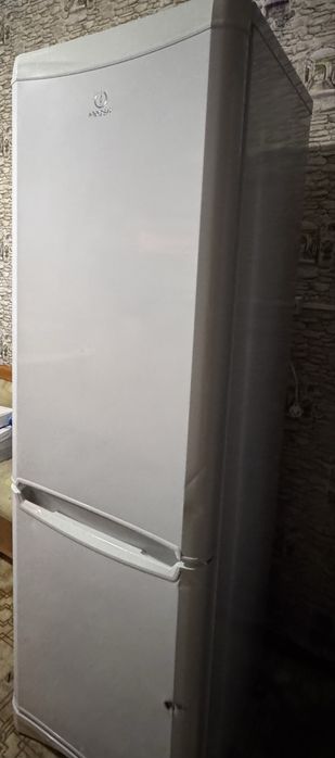 Холодильник Indesit