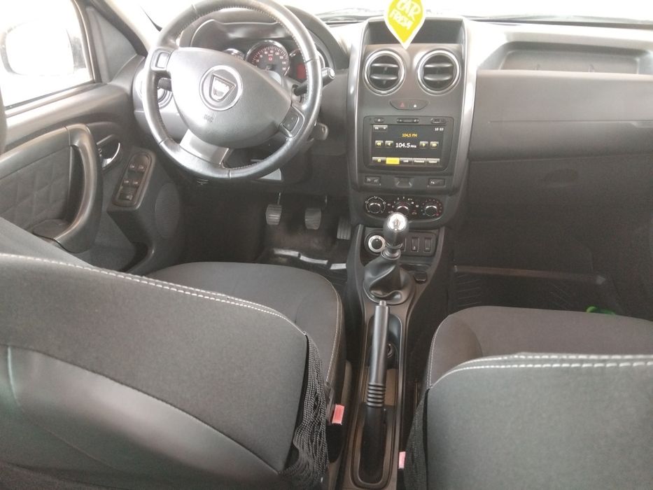 Vând Dacia Duster