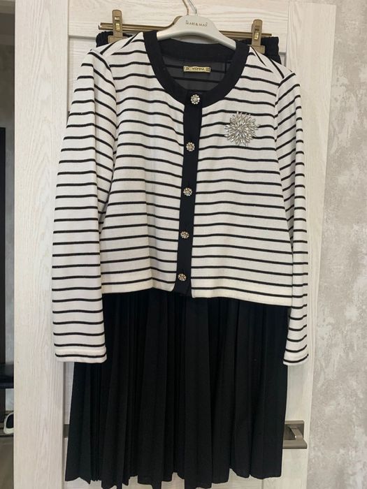 Продам женский костюм