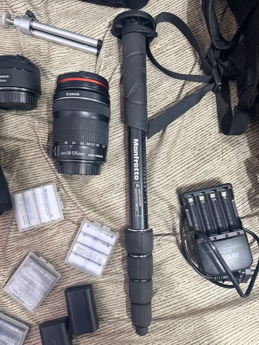 Kit foto complet Canon 70D + 18-135 + 50mm + 2 blițuri + Manfrotto