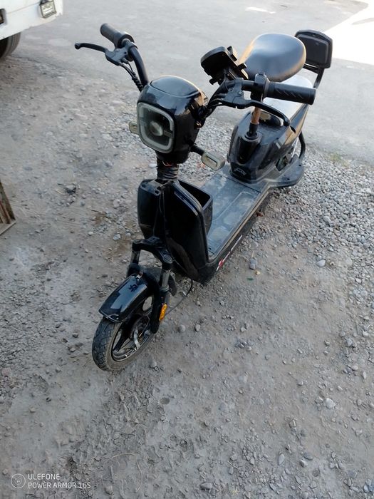 Skuter. Sotiladi. Yuradi. Akkumlatori YOQ