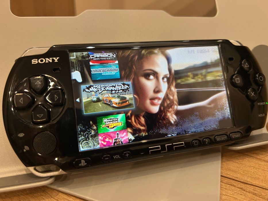 Sony PlayStation PSP 3000 – modificată + jocuri