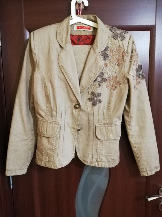 Vând costum fusta+sacou mărime 40