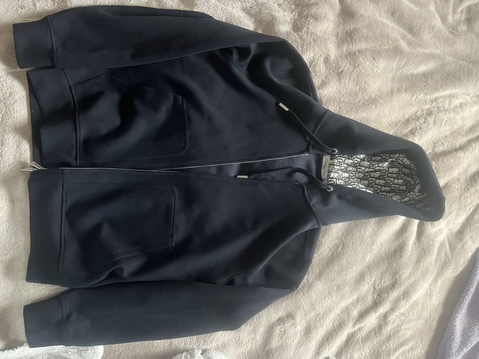 Спартвка Dior асты үстімен