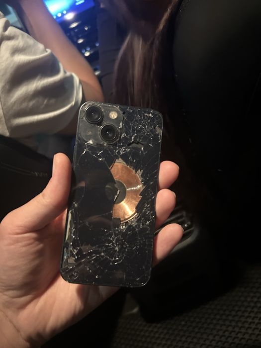 В продаже айфон 13mini