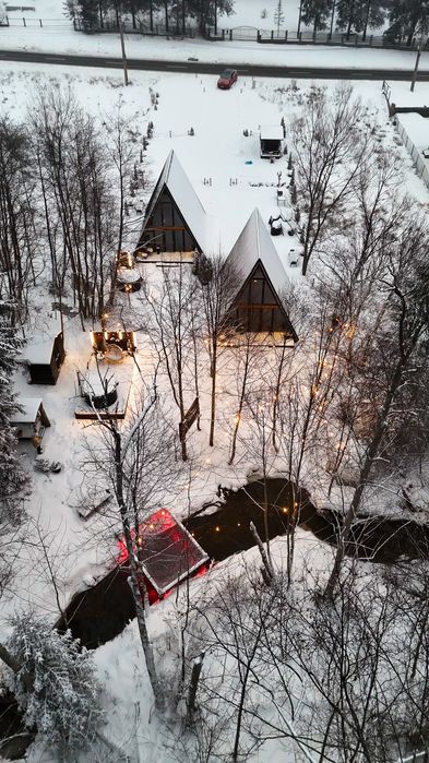 CABANE A-FRAME de închiriat cu ciubar la Predeal