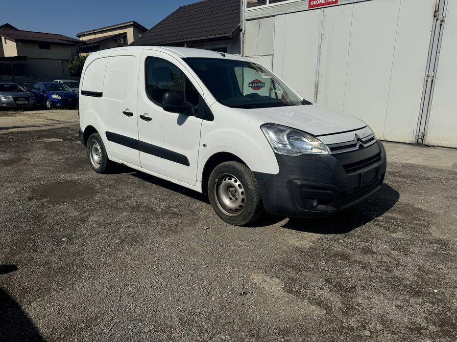 Citroen berlingo, display cu carplay, camera marsarier