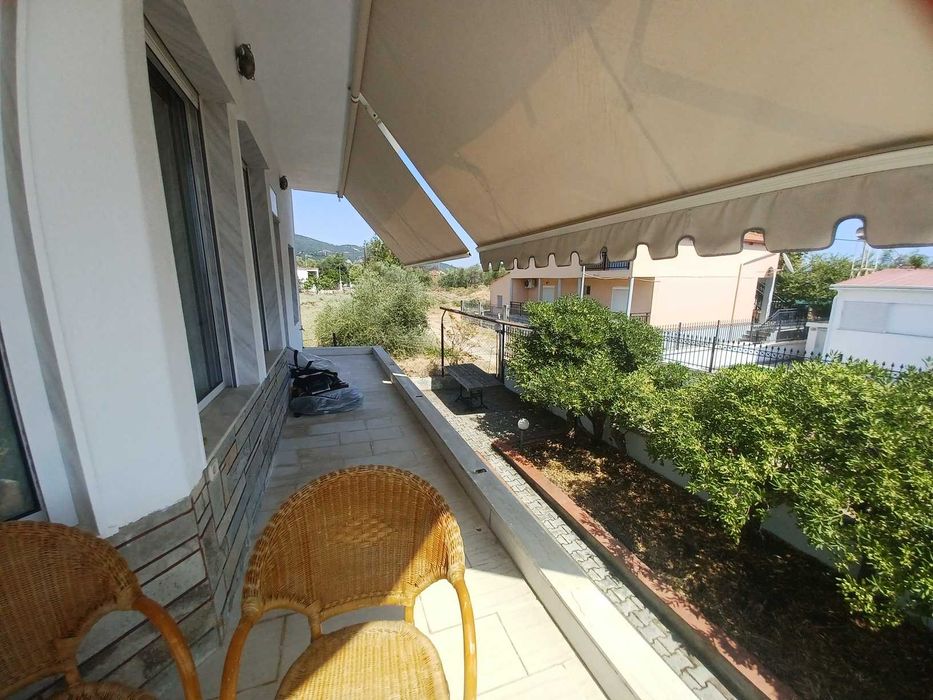 Продава къща 160 м2 с двор 300 м2 в Аспровалта, Гърция