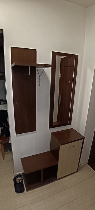 Cuier  de hol   maro + pantofar