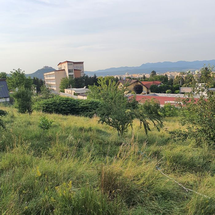 Teren intravilan de vânzare