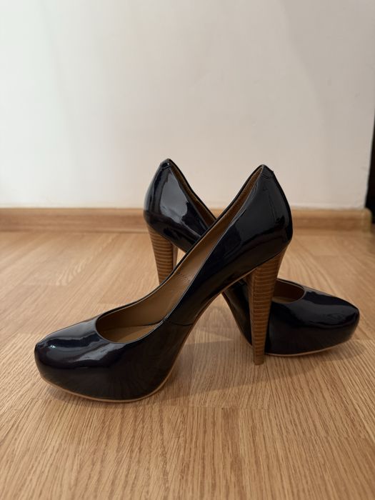 Классическая женская обувь