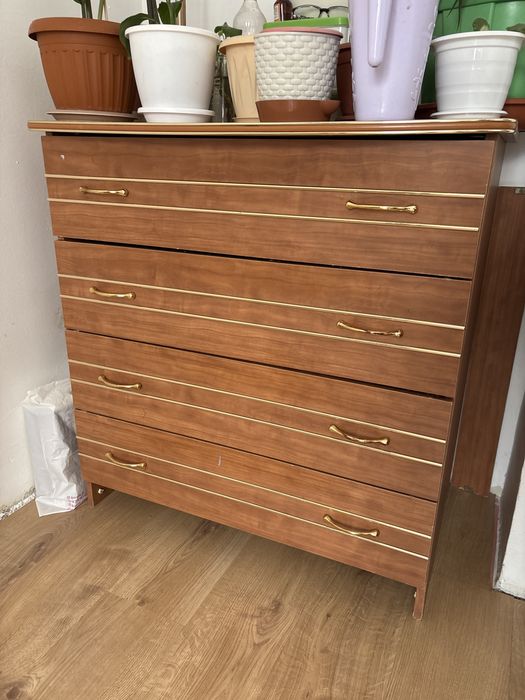 Кровать с комодом и тумбами