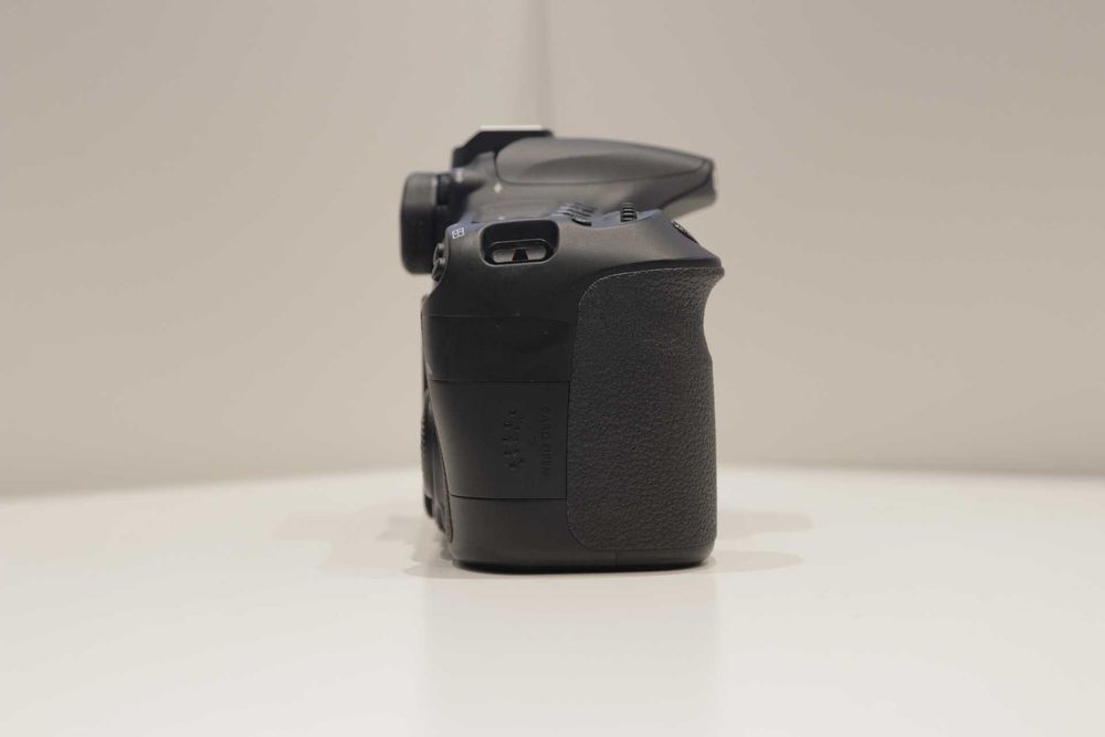 Canon DSLR 60D + голяма чанта