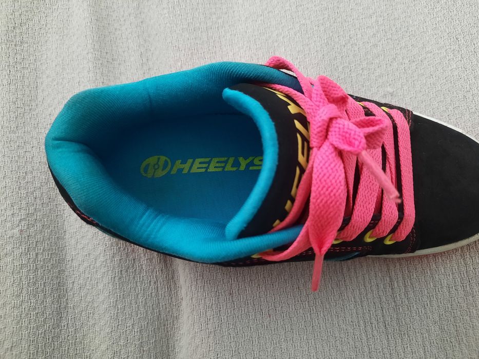 Кроссовки Heelys