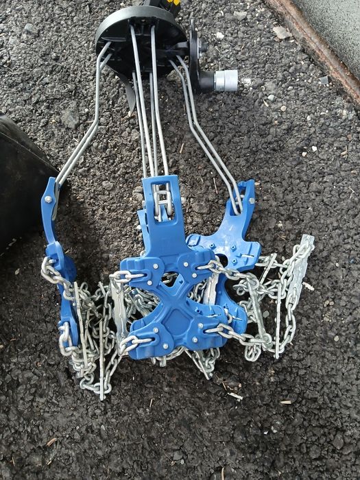 Vând lanturi zăpadă Or Mercedes-Benz