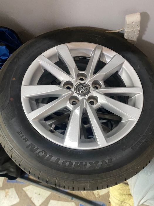 Диски от машины Toyota Camry