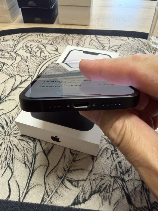 iPhone 16e 128gb - на 4 дена, гаранция