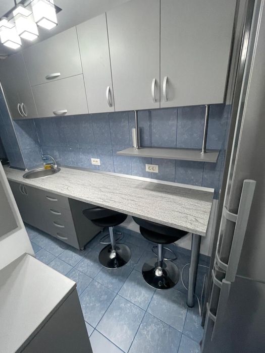 închiriez garsoniera